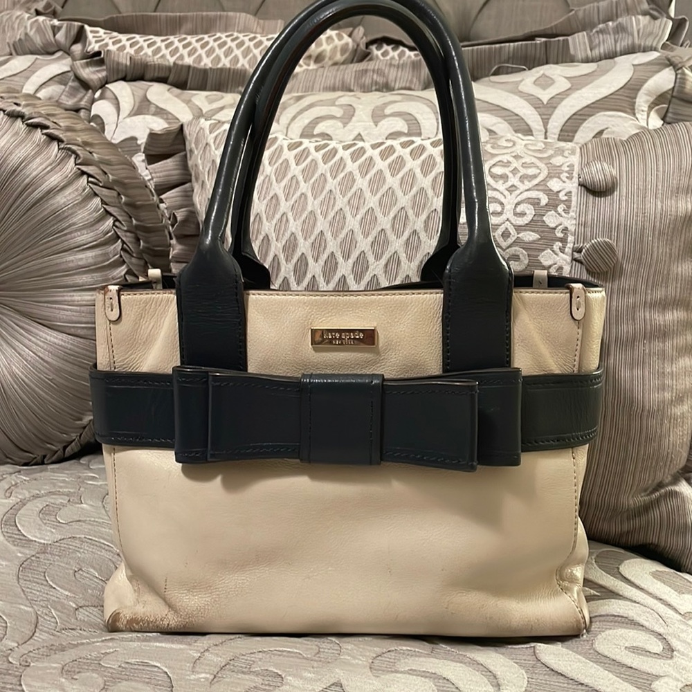 Kate Spade Quinn Villabella Cream and Navy Handbag